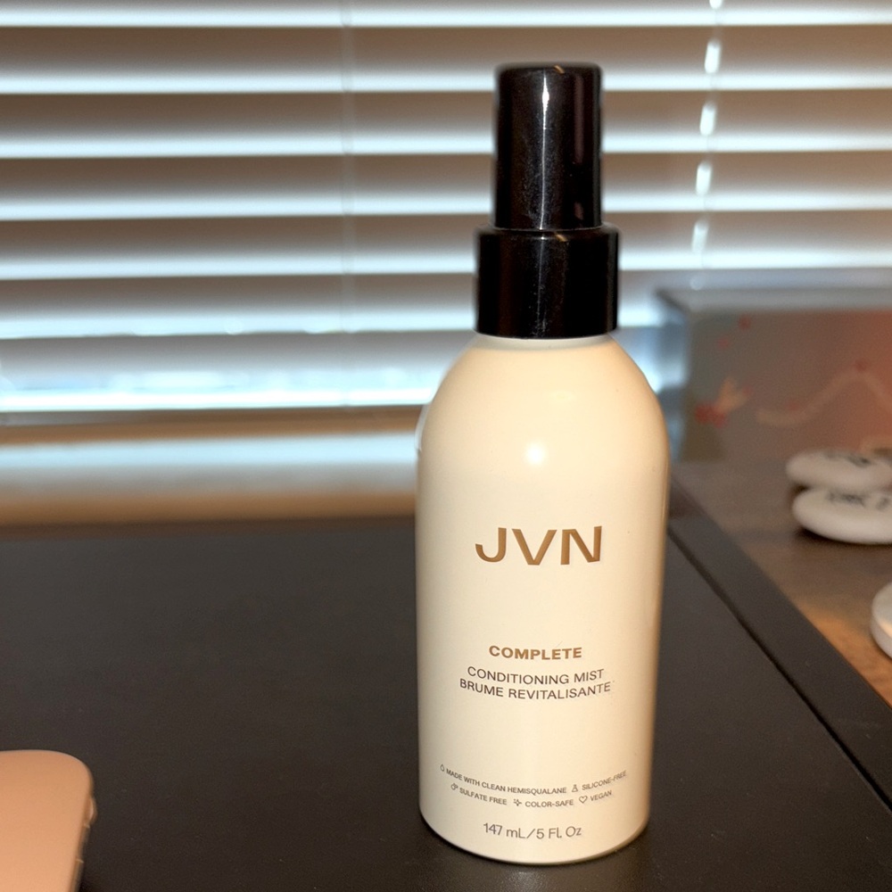 JVN Complete Conditioning Mist in Cream